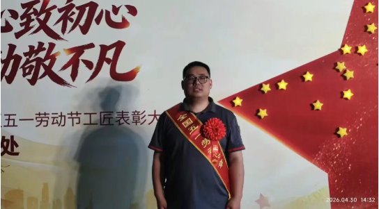 也真切感受到了快递员从“漂泊者”到“
